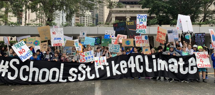 students stgriking for climate change